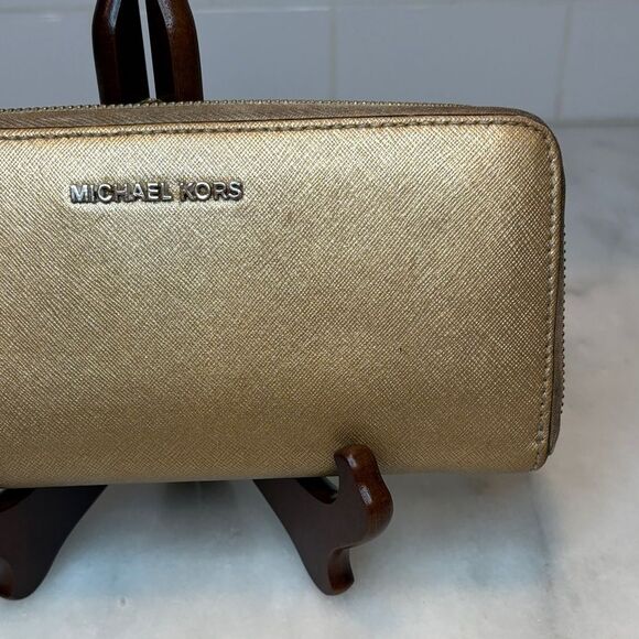 Michael Kors Saffiano Leather Full Zip Jet Set Continental Wallet - Picture 3 of 16